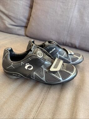 Pearl Izumi Black Race RD Cycling Sneakers with Secure Dial & Strap